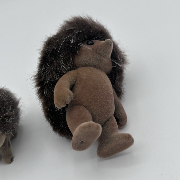 Sylvanian Families -Bramble Hedgehog Family Figure Mother/father And Baby - Picture 2 of 5